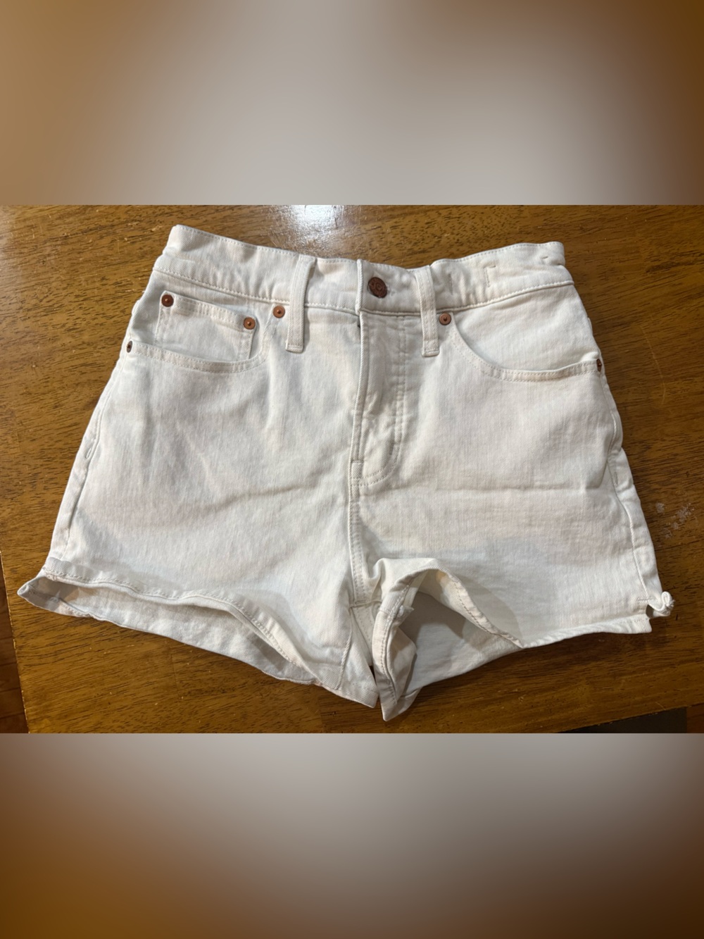 Madewell Ivory/Off-White “The Perfect Jean Short” Jeans, size 26